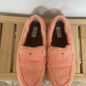 OluKai Women's 8 Nohea Heu Slippers loafer shoes slip on in Coral